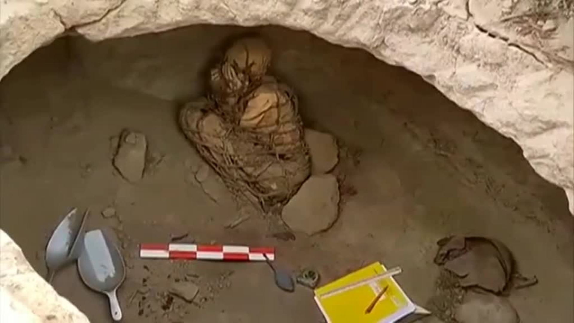 Descubren 14 momias preincas, que tienen entre 800 y 1000 años, al este de Lima